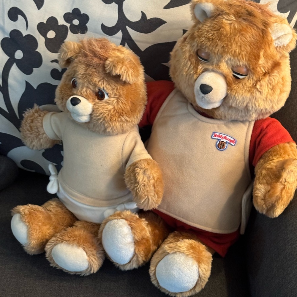 Vintage 1985; Original Talking/ working Teddy Ruxpin w/ small non-working TR